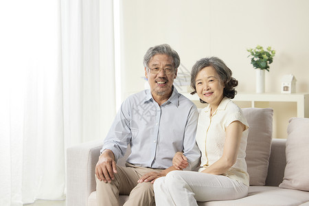 白发增多居家老年夫妇形象背景