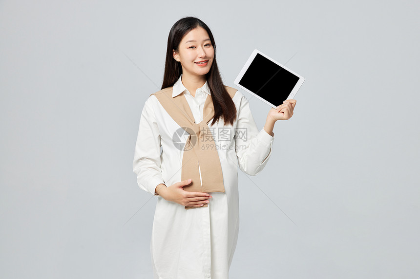 孕妇展示平板电脑图片