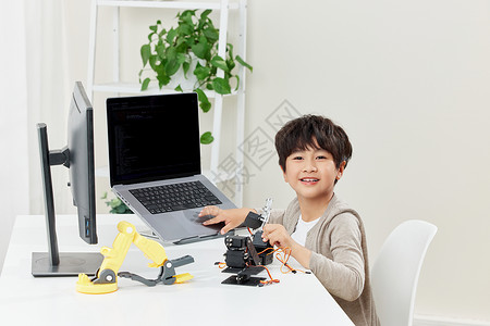 修理机器学习机器编程的男孩形象背景