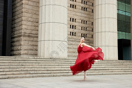 犹如红色精灵般的舞者红裙高清图片素材