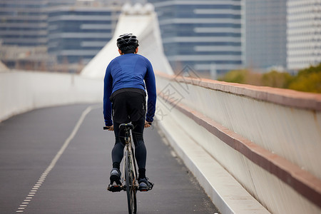 都市男性骑行背影背景图片
