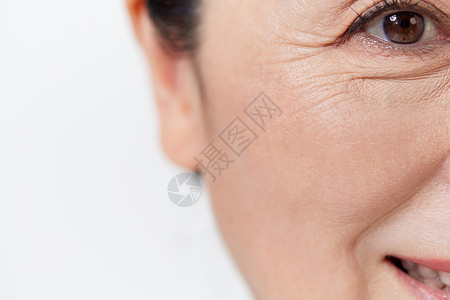 中年女性眼角细纹特写高清图片
