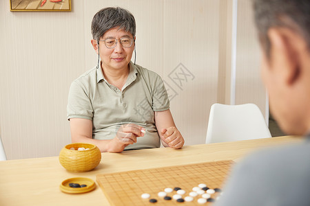 中老人休闲娱乐下棋高清图片