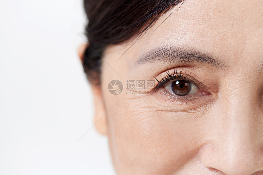 中年女性眼周肌肤图片