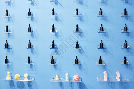 美妆小喷瓶商店背景墙陈列的香水背景