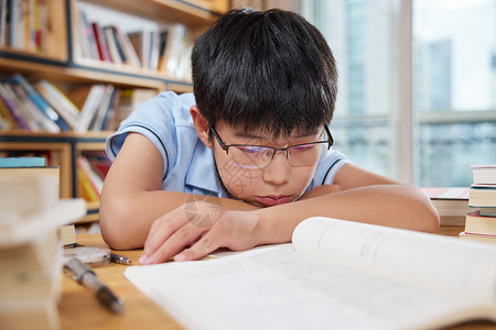 学生厌学学习压力大疲惫的学生背景