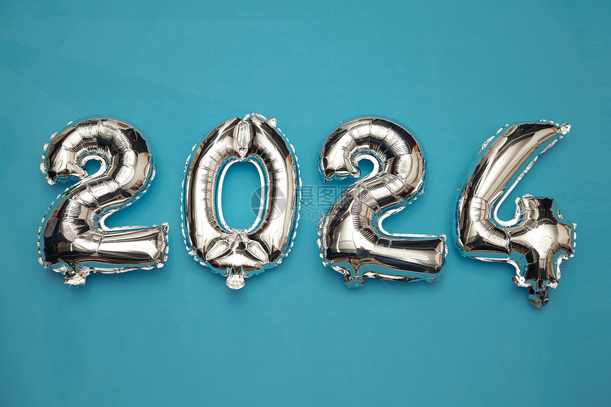 2024新年气球静物背景图片