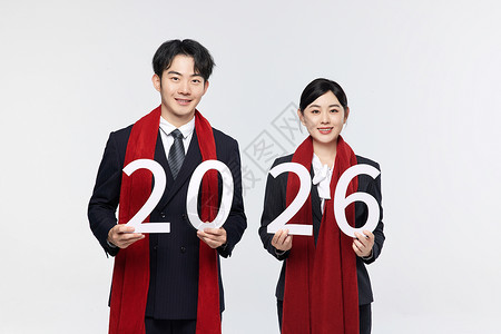 手拿数字2026的商务男女背景图片