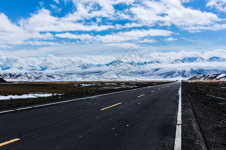 乔巴乔尔玛独库公路背景