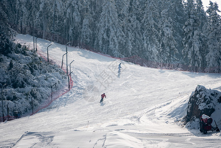 冬天户外运动滑雪图片