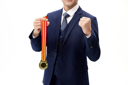 手握奖牌的成功男人背景图片