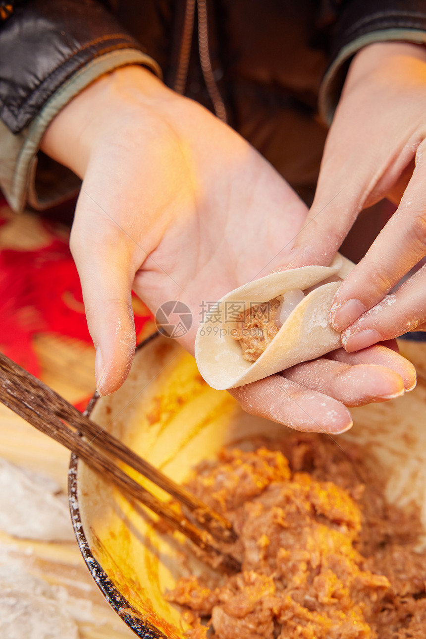 过年包饺子图片