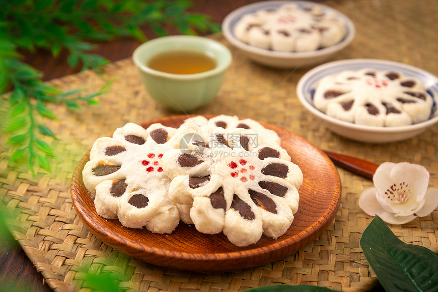 中式新年糕点枣花酥图片