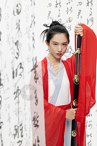 中式汉服美女手拿宝剑背景图片