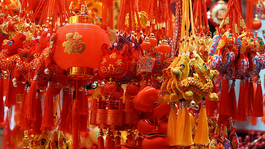 龙年新年挂件年货市场春节装饰挂件背景