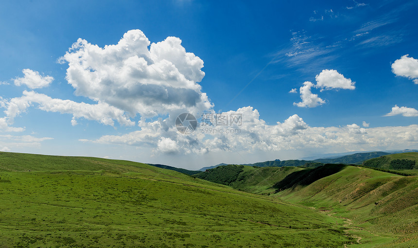 内蒙古红石崖4A旅游景区夏季风光图片