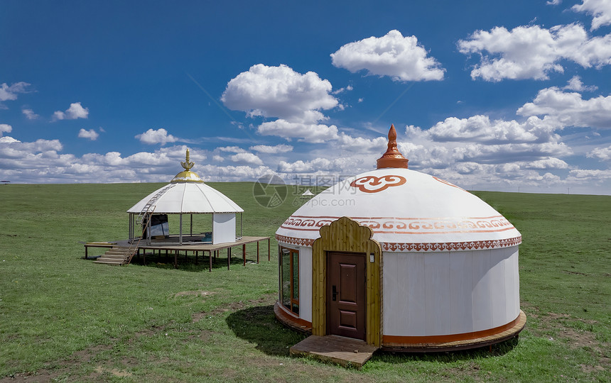 内蒙古草原蒙古包蓝天白云图片