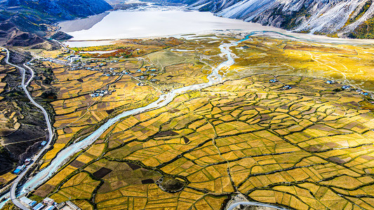 两头乌然乌湖航拍背景