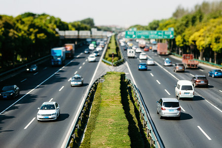 66公路移轴拍摄城市快速交通道路背景