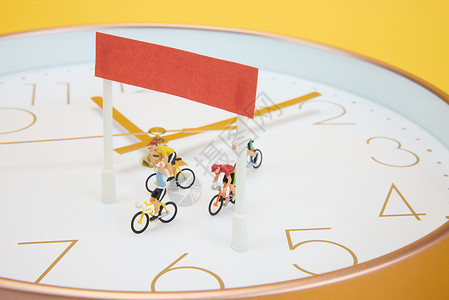 时钟创意创意高考冲刺与时间赛跑的微距小人背景
