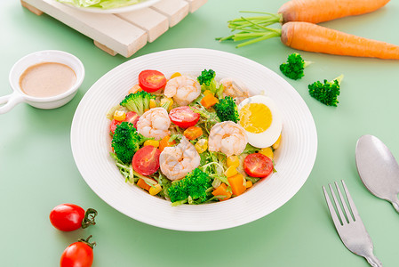 美食健康虾仁沙拉高清图片