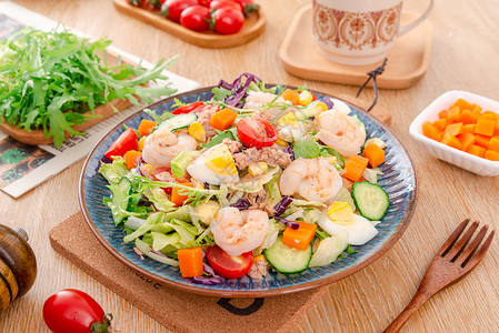 美食低脂减肥虾仁蔬菜沙拉高清图片
