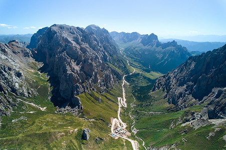 穿越时空隧道自驾洛克之路风景背景