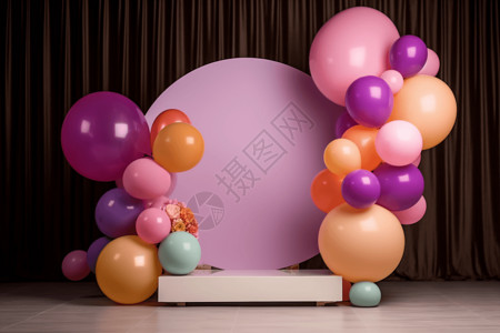带气球的舞台布置背景图片