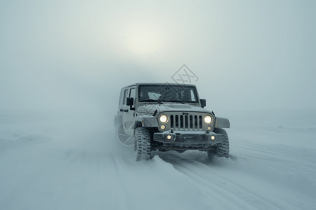 穿越暴风雪的车背景图片