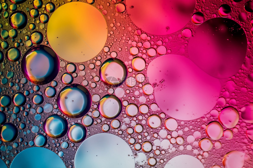 抽象彩虹油滴水背景图片
