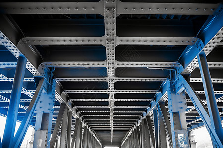 桥下的钢结构图片