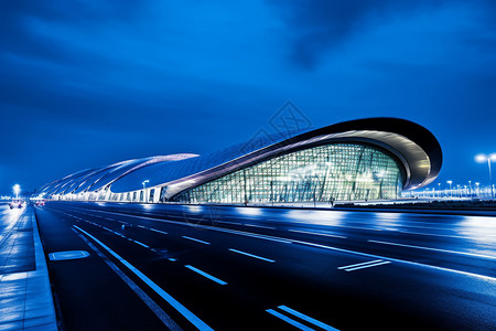 机场与公路夜景背景图片