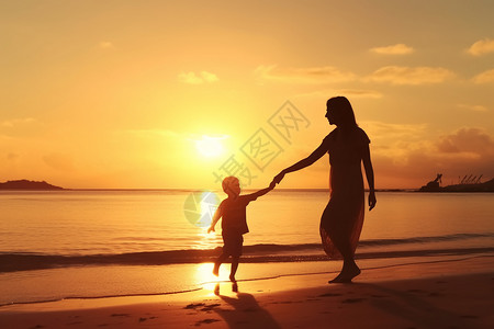 海滩上玩耍的孩子日落时在海滩上母亲和孩子的剪影背景