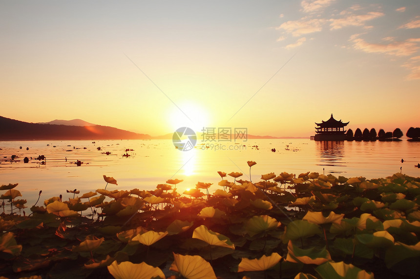 日落湖面风景图片
