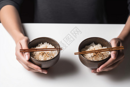 餐桌上两碗米饭高清图片