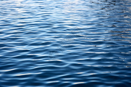 水里游泳满是波浪的水面背景