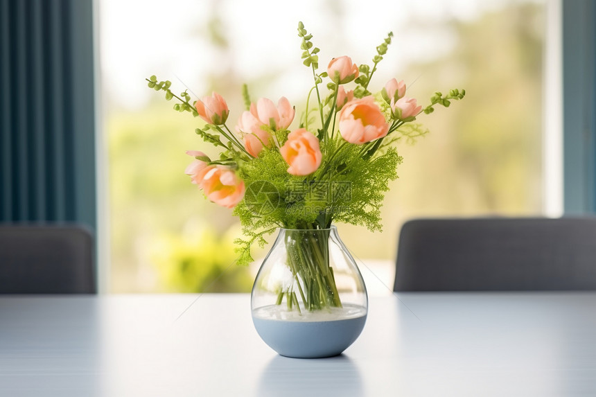花瓶中的粉色花朵图片