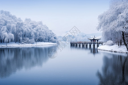 雪中的江面美景图片