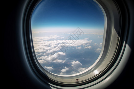 乘客欣赏飞机窗外的自然景观图片