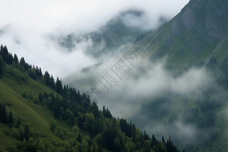 云雾中的山峰图片