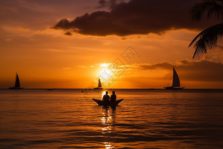 在船上的诗人情侣在海边小船上看日落背景