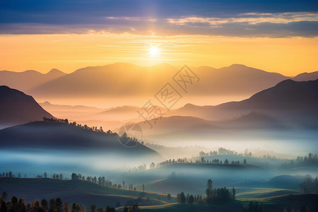薄雾笼罩的山间日出高清图片