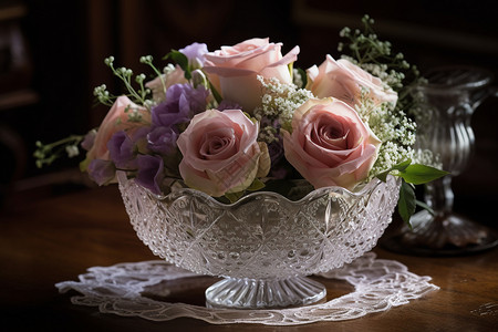 淡粉色和淡紫色玫瑰的梦幻浪漫花束背景图片
