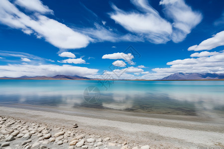 新藏公路旁的湖泊高清图片