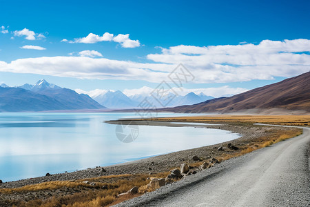 西藏阿里地区的湖泊高清图片