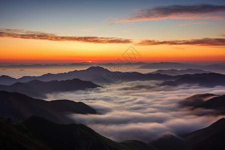 云海里的山顶日出风景图片