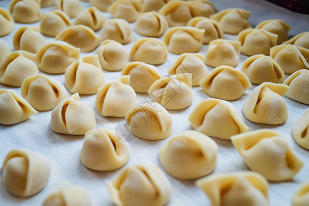 传统小吃馄饨制作过程图片