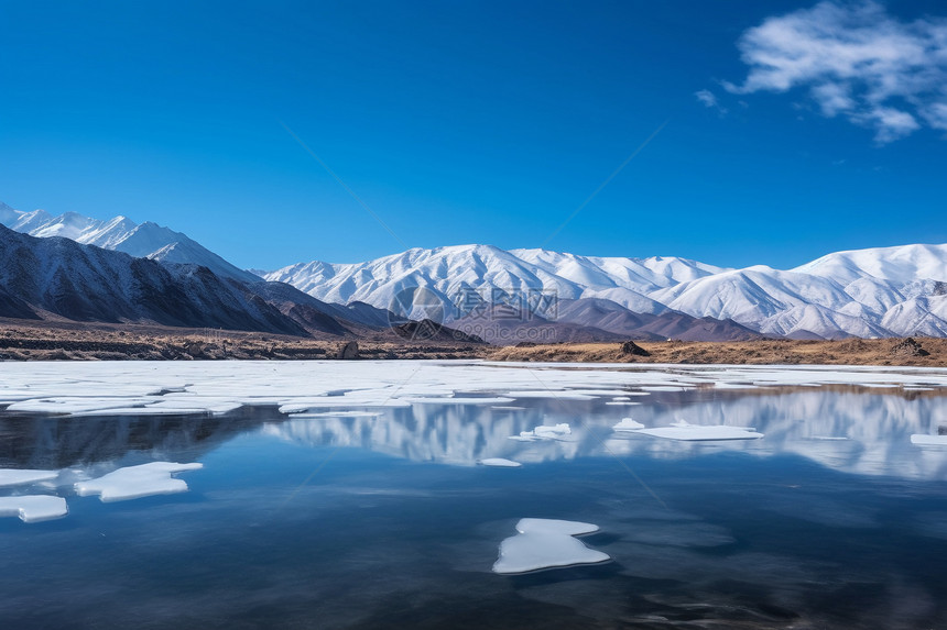 美丽寒冷的雪山图片