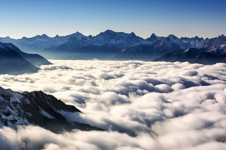 山峰上的云海图片