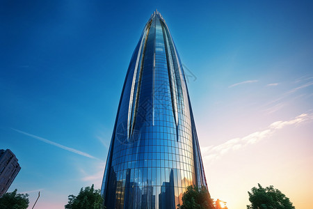 玻璃尖顶独特形状的现代办公楼背景